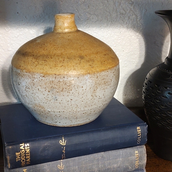 Studio Pottery Vase Hand Crafted Signed - Picture 5 of 10